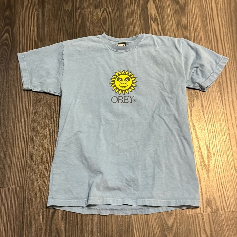 🍍Obey t-shirt 🍍sz med🍍